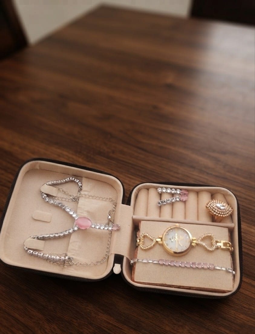 girl watchs